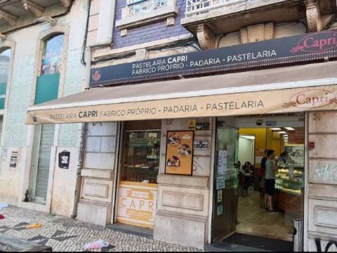 Loja com 234 m2 em plena Av. Almirante Reis