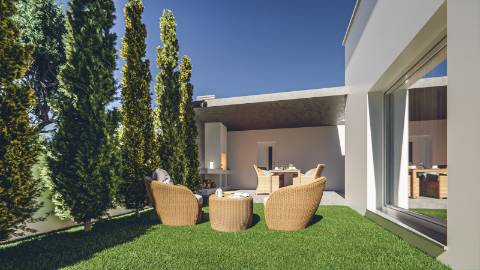 Moradia contemporânea V4 em condomínio fechado a 5 minutos da cidade de Leiria