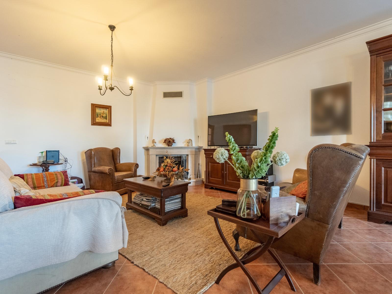 Moradia V4 com garagem em São Bernardino