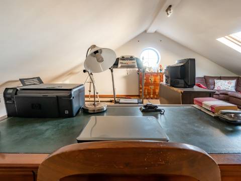 Moradia V4 com garagem em São Bernardino