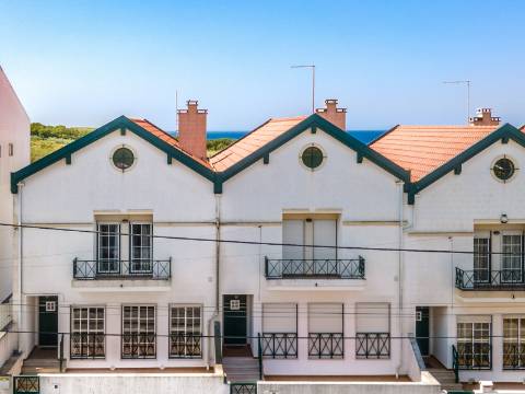 Moradia V4 com garagem em São Bernardino