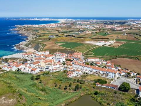 Moradia V4 com garagem em São Bernardino