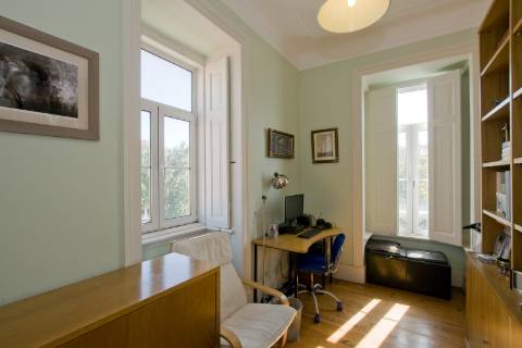 Apartamento T6 de charme com 200m2 nos Anjos