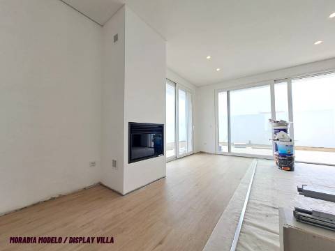 Moradia V4 com vista para o rio São Domingos