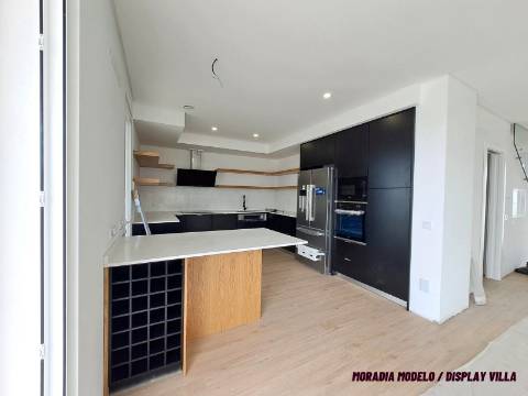 Moradia V4 com vista para o rio São Domingos