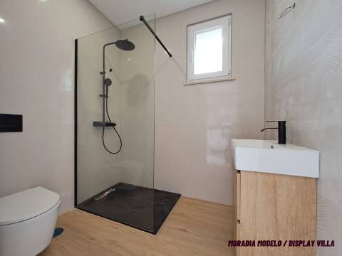 Moradia V4 com vista para o rio São Domingos