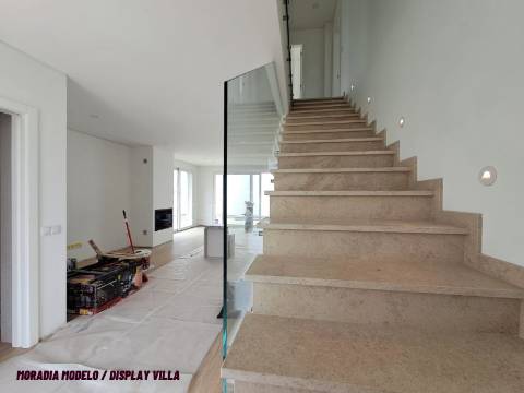 Moradia V4 com vista para o rio São Domingos