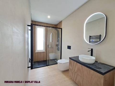 Moradia V4 com vista para o rio São Domingos