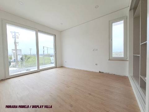 Moradia V4 com vista para o rio São Domingos