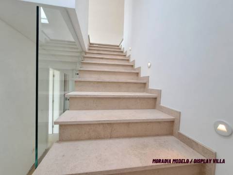 Moradia V4 com vista para o rio São Domingos