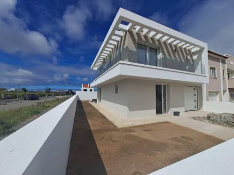 Moradia V4 com vista para o rio São Domingos