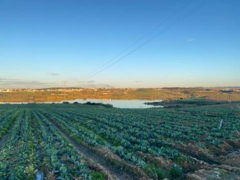 Moradia V4 com vista para o rio São Domingos