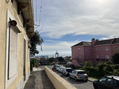 Prédio no Beato com vista para o Rio Tejo
