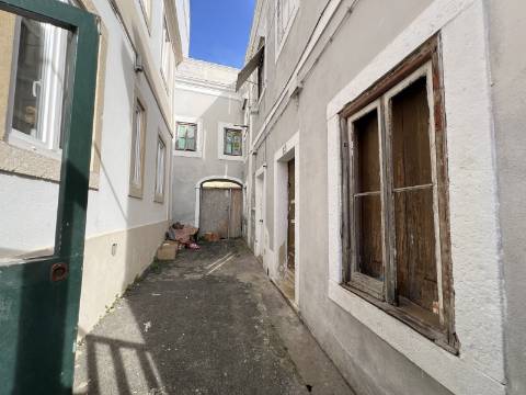 Prédio no Beato com vista para o Rio Tejo