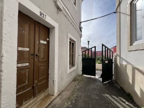 Prédio no Beato com vista para o Rio Tejo