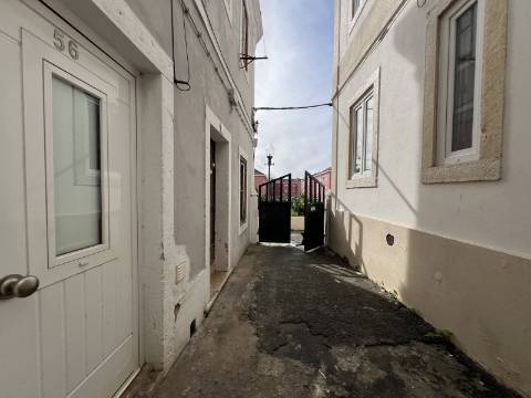 Prédio no Beato com vista para o Rio Tejo
