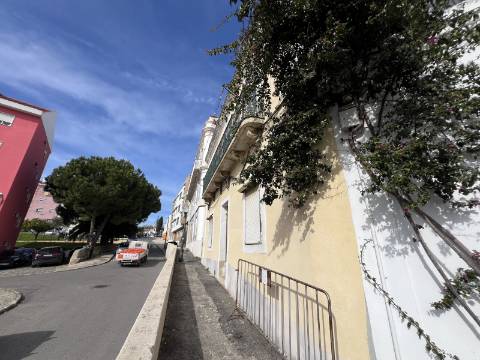 Prédio no Beato com vista para o Rio Tejo