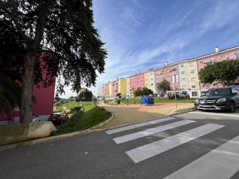 Prédio no Beato com vista para o Rio Tejo