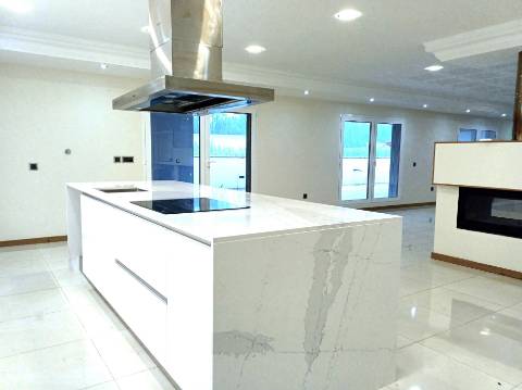 Moradia T7 independente inserida em 4666m² de terreno, em Casais da Bidoeira