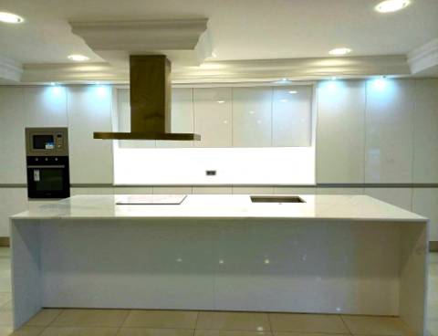 Moradia T7 independente inserida em 4666m² de terreno, em Casais da Bidoeira