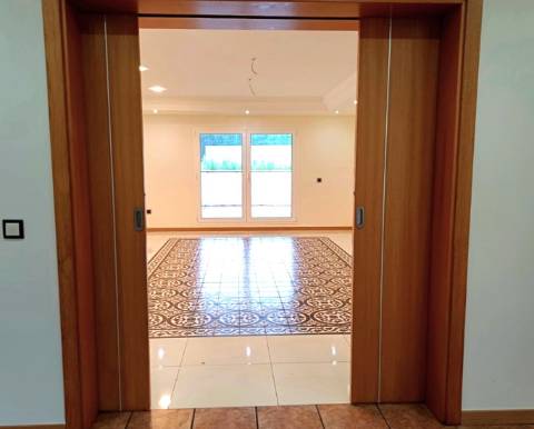 Moradia T7 independente inserida em 4666m² de terreno, em Casais da Bidoeira