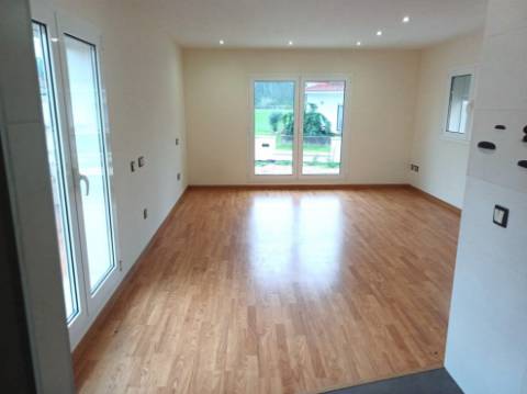 Moradia T7 independente inserida em 4666m² de terreno, em Casais da Bidoeira