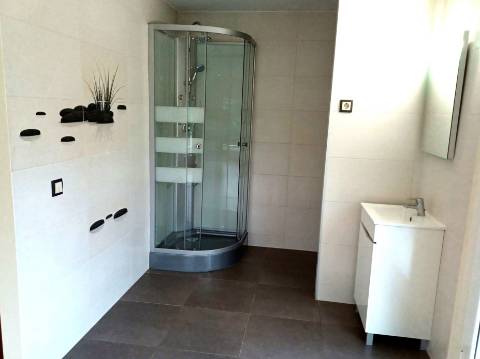 Moradia T7 independente inserida em 4666m² de terreno, em Casais da Bidoeira