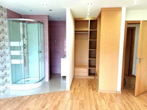 Moradia T7 independente inserida em 4666m² de terreno, em Casais da Bidoeira