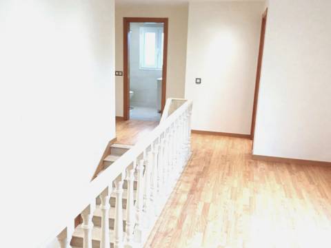 Moradia T7 independente inserida em 4666m² de terreno, em Casais da Bidoeira