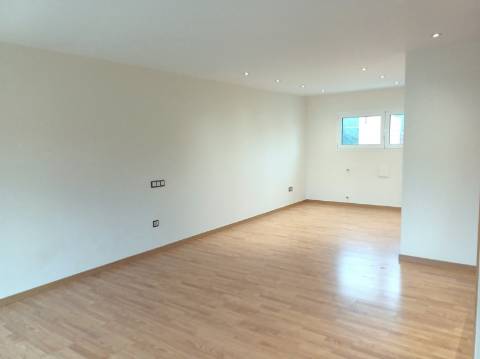 Moradia T7 independente inserida em 4666m² de terreno, em Casais da Bidoeira