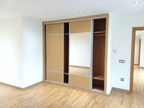 Moradia T7 independente inserida em 4666m² de terreno, em Casais da Bidoeira