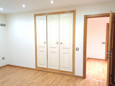 Moradia T7 independente inserida em 4666m² de terreno, em Casais da Bidoeira