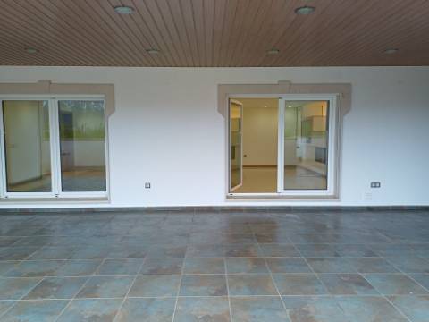 Moradia T7 independente inserida em 4666m² de terreno, em Casais da Bidoeira