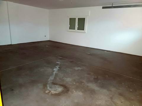 Moradia T7 independente inserida em 4666m² de terreno, em Casais da Bidoeira