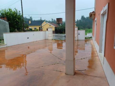 Moradia T7 independente inserida em 4666m² de terreno, em Casais da Bidoeira