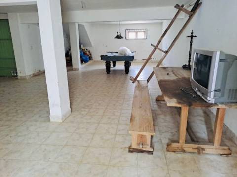 Moradia T3 com sótão e garagem junto à Consolação