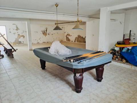 Moradia T3 com sótão e garagem junto à Consolação