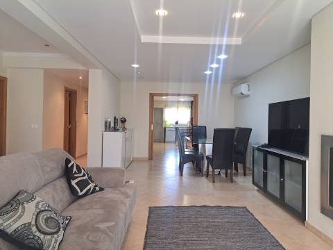 Moradia V3+1 com jardim e vista, a poucos minutos da Cidade de Leiria