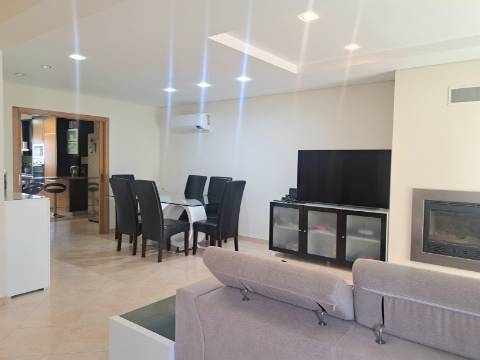 Moradia V3+1 com jardim e vista, a poucos minutos da Cidade de Leiria