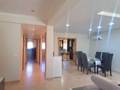 Moradia V3+1 com jardim e vista, a poucos minutos da Cidade de Leiria