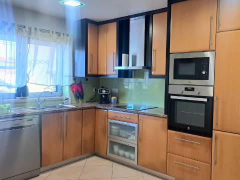 Moradia V3+1 com jardim e vista, a poucos minutos da Cidade de Leiria