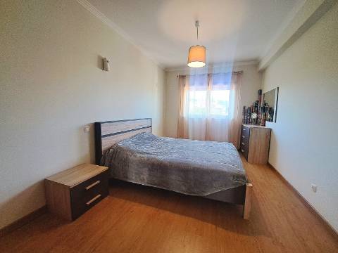 Moradia V3+1 com jardim e vista, a poucos minutos da Cidade de Leiria