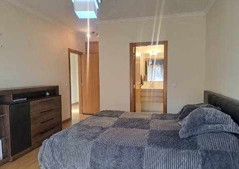 Moradia V3+1 com jardim e vista, a poucos minutos da Cidade de Leiria