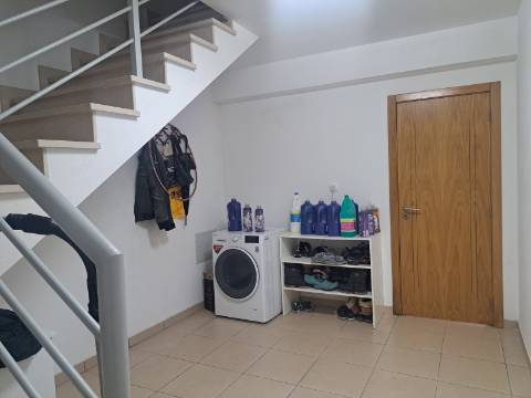 Moradia V3+1 com jardim e vista, a poucos minutos da Cidade de Leiria