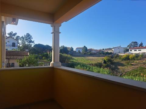 Moradia V3+1 com jardim e vista, a poucos minutos da Cidade de Leiria