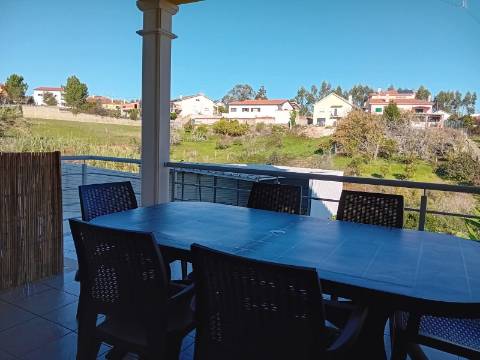 Moradia V3+1 com jardim e vista, a poucos minutos da Cidade de Leiria