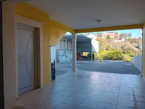 Moradia V3+1 com jardim e vista, a poucos minutos da Cidade de Leiria