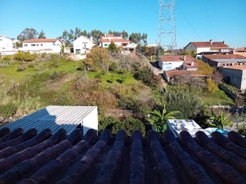 Moradia V3+1 com jardim e vista, a poucos minutos da Cidade de Leiria