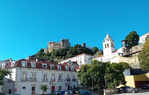 Moradia V3+1 com jardim e vista, a poucos minutos da Cidade de Leiria