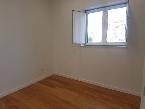 Apartamento T3 Duplex com vista rio